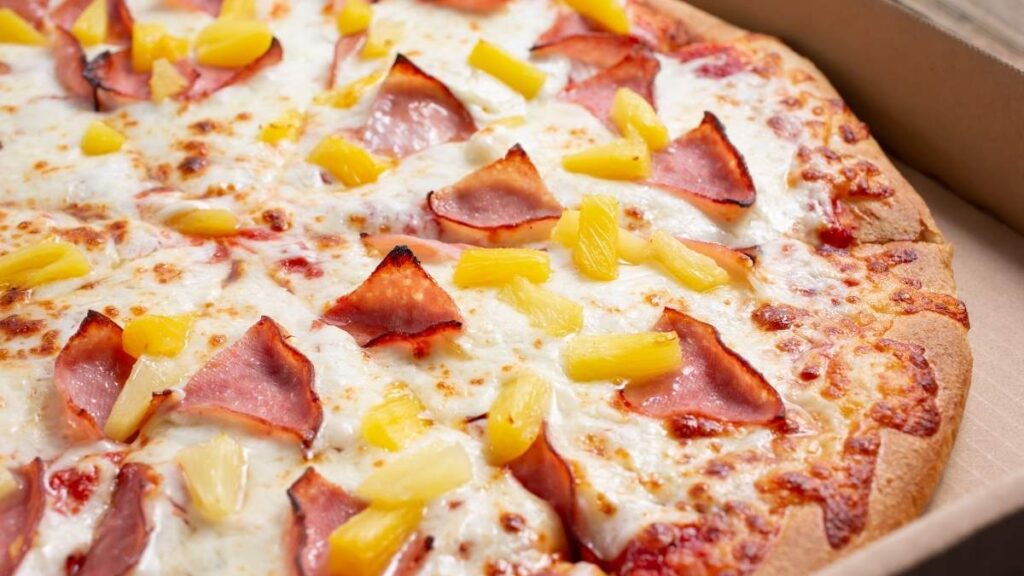 Pizza Hawaiana Historia: La Verdad Detrás de la Pizza Más Polémica del Mundo 1 Pizza Hawaiana Historia: La Verdad Detrás de la Pizza Más Polémica del Mundo