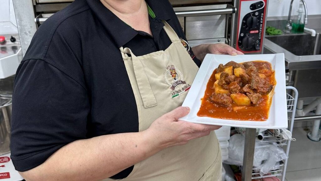 Guiso con Salsa de Tomate y Papas: Receta Italiana Tradicional que Sorprende 2 Guiso con Salsa de Tomate y Papas: Receta Italiana Tradicional que Sorprende