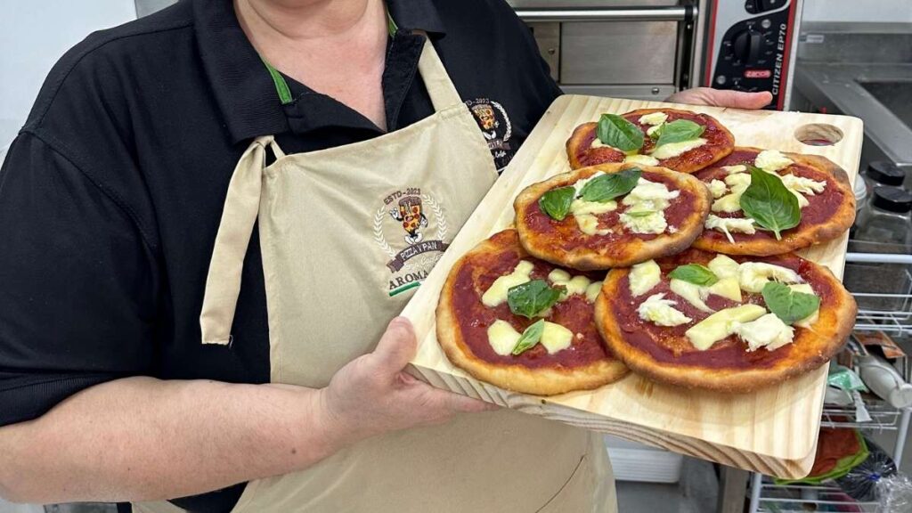 Pizzetas Caseras Como en Panadería: Receta Italiana Auténtica y Fácil 2 Pizzetas Caseras Como en Panadería: Receta Italiana Auténtica y Fácil
