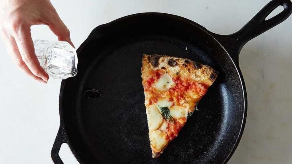 Cómo Recalentar la Pizza y Mantenerla Perfecta: 2 Trucos Italianos