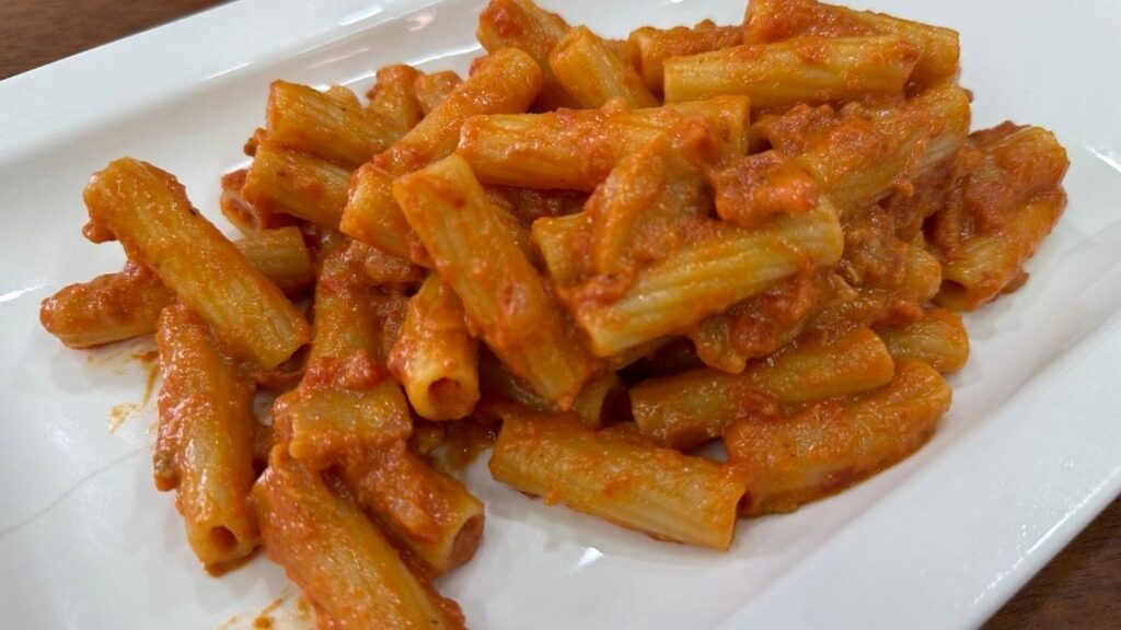 Pasta alla Zozzona: la Fusión Perfecta (Carbonara y Amatriciana)