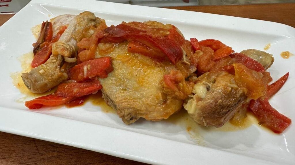 Pollo a la Romana con Pimientos: Receta Italiana Perfecta