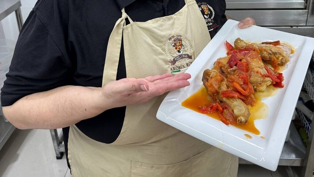 Pollo a la Romana con Pimientos: Receta Italiana Perfecta