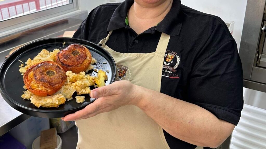 Tomates Rellenos de Arroz con Papas: Receta Italiana Perfecta