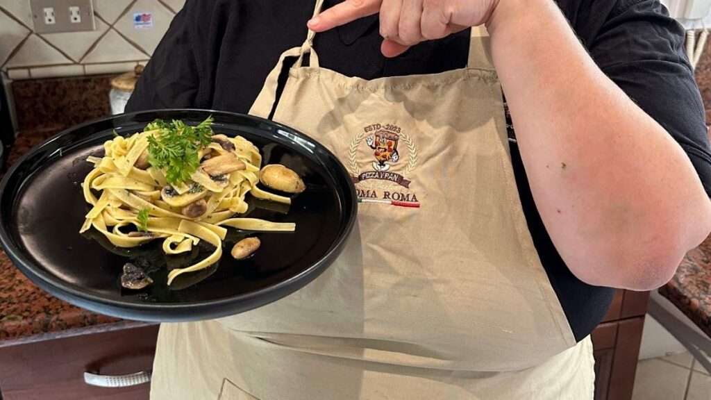 Fettuccine Cremosas con Hongos: Receta Italiana Fácil y Rápida