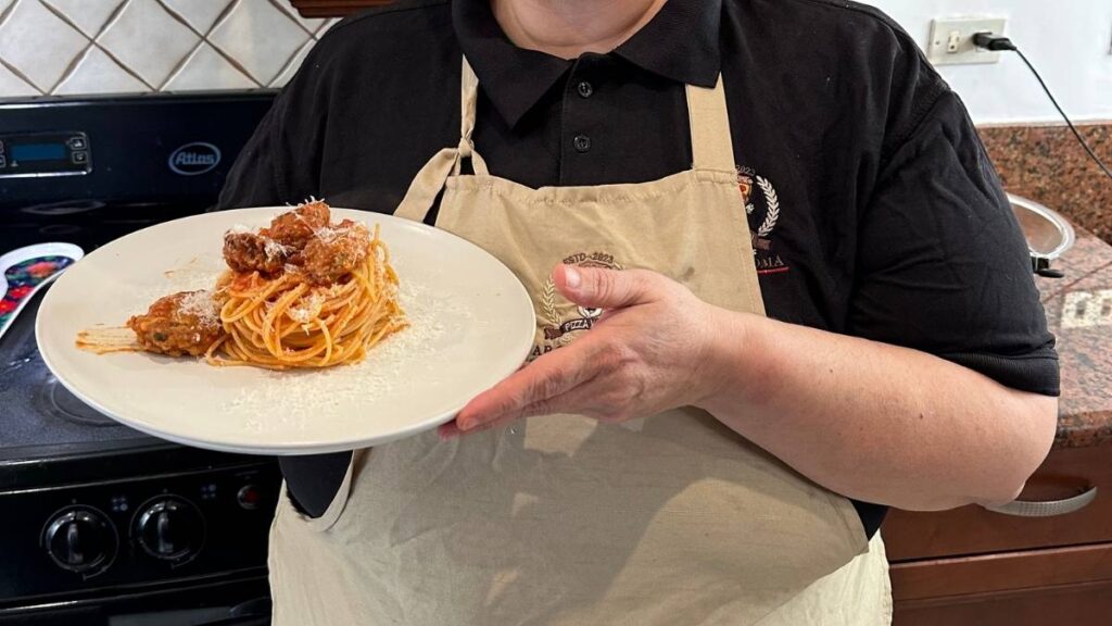 Espaguetis con Albóndigas: Receta Italiana Auténtica y Jugosa 2 Espaguetis con Albóndigas: Receta Italiana Auténtica y Jugosa